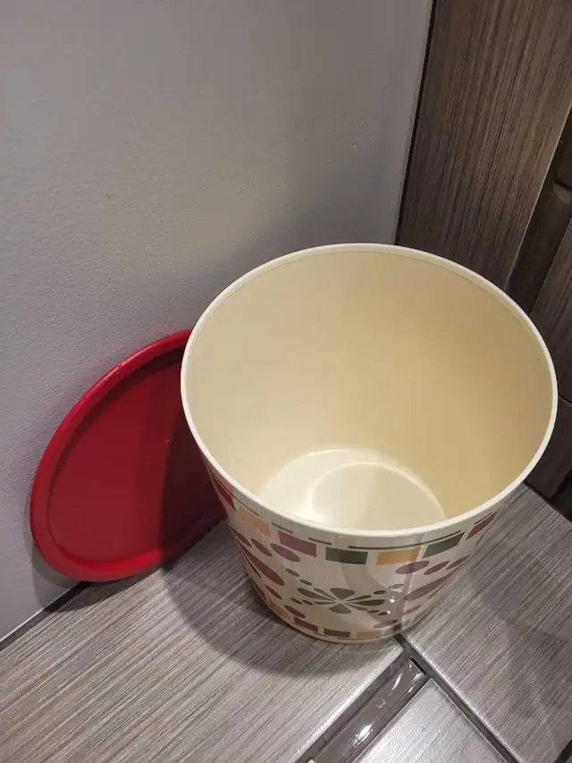 Tupperware Canister, new in Other in Ottawa - Image 3