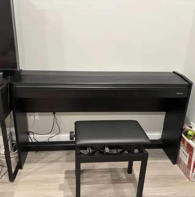 Roland F-701 Digital Piano - Like New! (Bought  Mar 2023) in Pianos & Keyboards in Calgary - Image 6