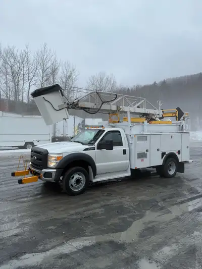 2011 Ford F450 Telelift 33 Ft Bucket Truck New Safety Inspection! Only 210,000 Km! Ford V10 Gas Engi...
