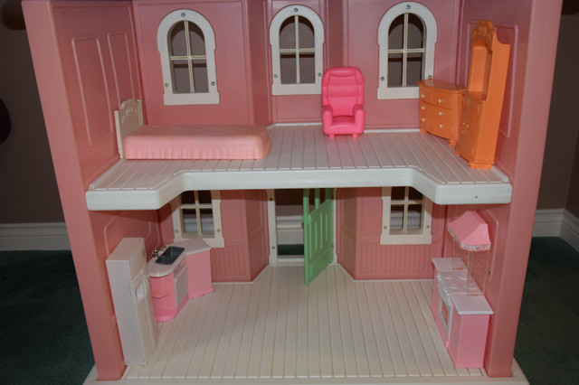 Little Tikes Doll House in Toys & Games in Oakville / Halton Region - Image 3
