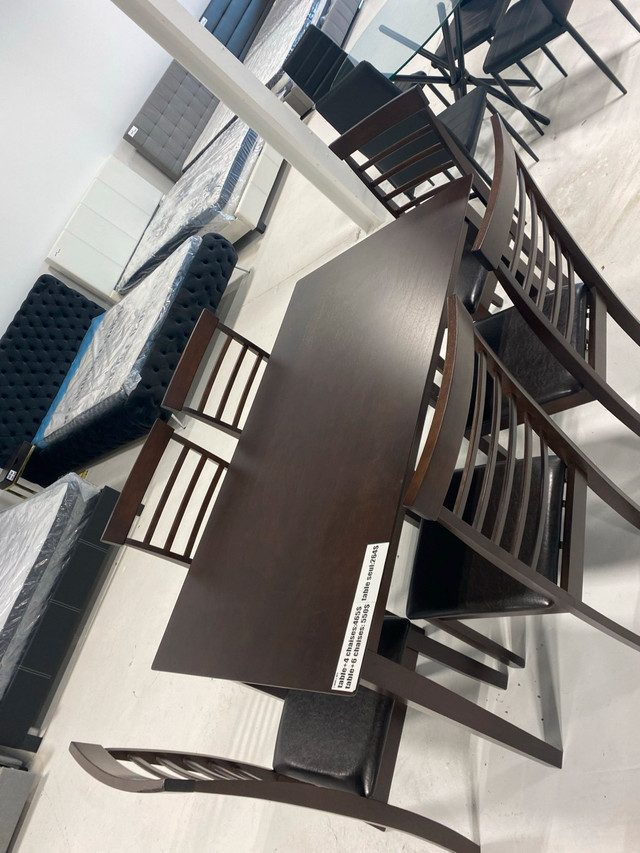 Table a manger avec chaises incluses dans Mobilier de salle à manger et cuisine  à Ville de Montréal - Image 3
