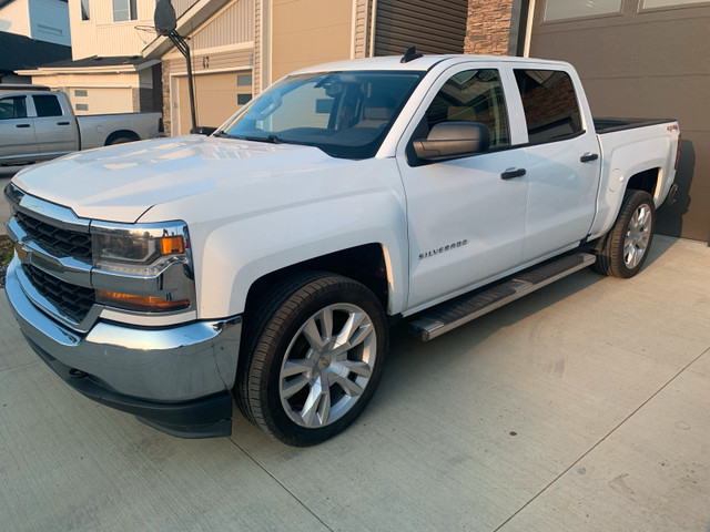2017 Chevrolet Silverado 1500 crew cab 4x4 5.3l in Cars & Trucks in St. Albert - Image 2