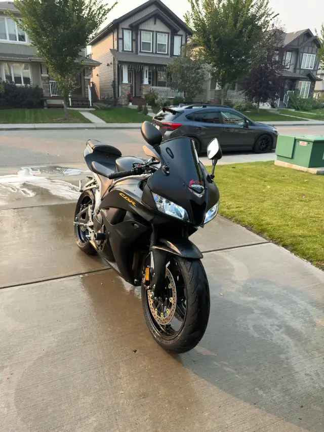 2007 Honda Cbr 600rr in Sport Bikes in Edmonton - Image 2