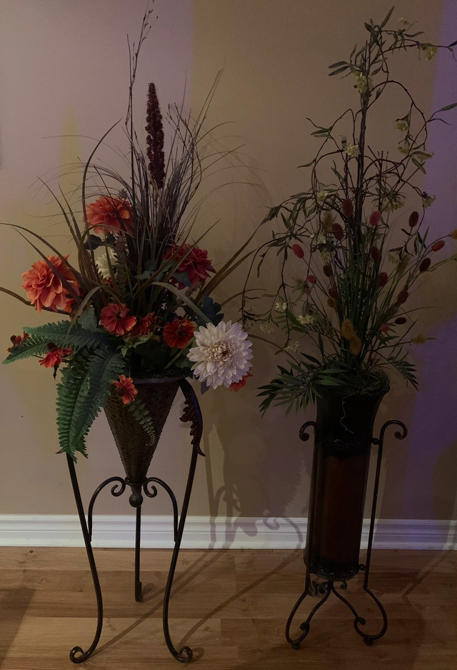 Silk  plant with decorative vases in Other in Markham / York Region - Image 2