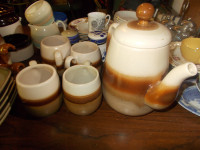 1 theiere   4 tasses en ceramique de Beauce