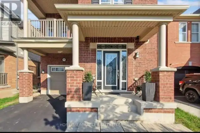 Full y furnished Large Upper-level room for rent