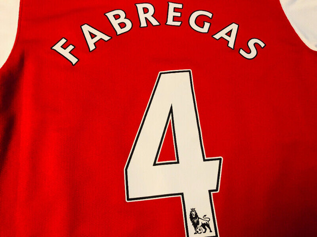 2006-2008 Arsenal Rare Home Jersey -Cesc Fabregas #8 -Size Small in Soccer in City of Toronto - Image 2