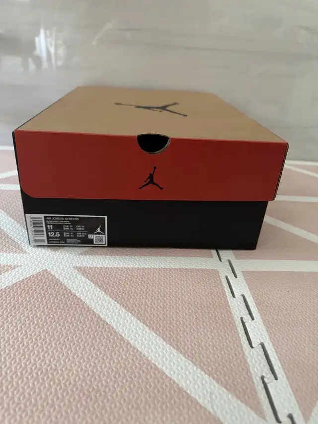 DS Brand New Air Jordan 12 Playoff Sz 11 in Men's Shoes in Markham / York Region - Image 7