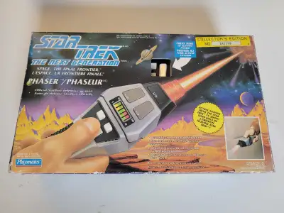 Vintage 1992 Star Trek: The Next Generation Phaser from Playmates.Tested and works, both light and s...