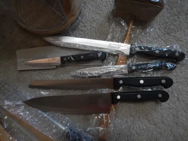 Stainless Cutlery with Bamboo/Wood Prep Set in Kitchen & Dining Wares in Mississauga / Peel Region - Image 4