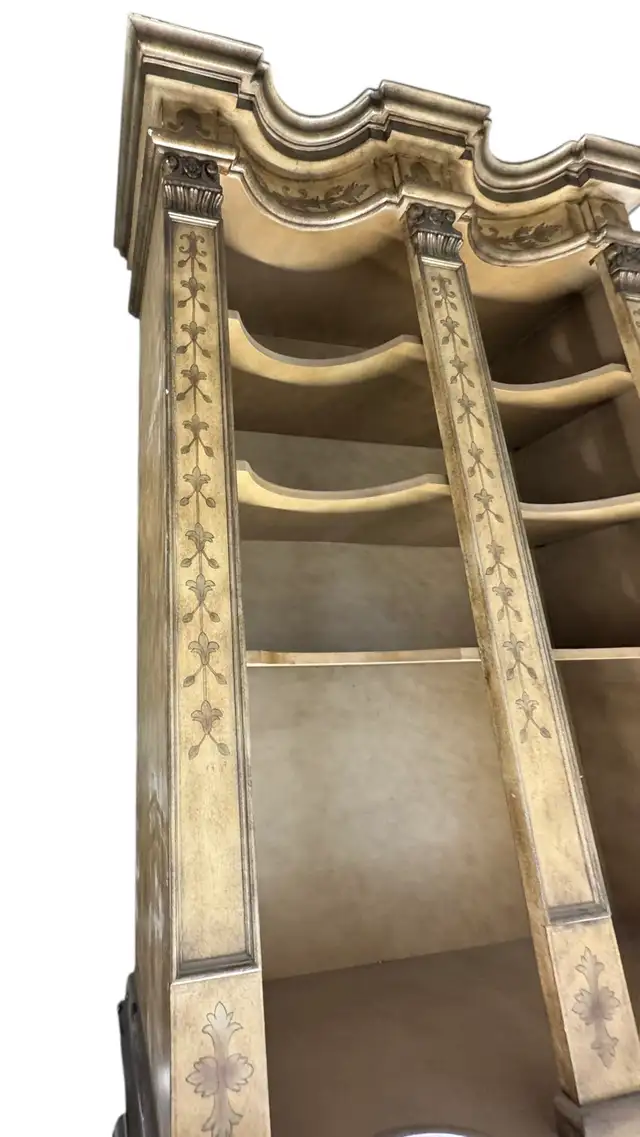 Vintage Italian Gilt Wood Display Cabinet Bookcase - OBO in Bookcases & Shelving Units in Oshawa / Durham Region - Image 3