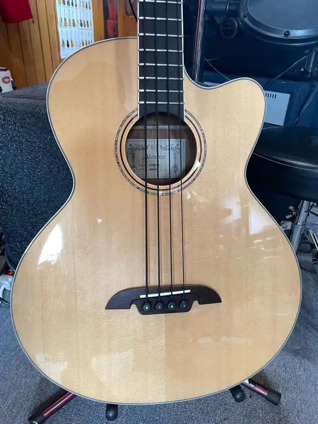 Bass Guitar Setups in Guitars in Bedford - Image 7