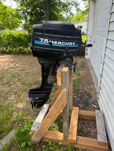 Early 90s Mercury 7.5hp 2-stroke outboard motor. Short shaft. Complete motor with all major componen...