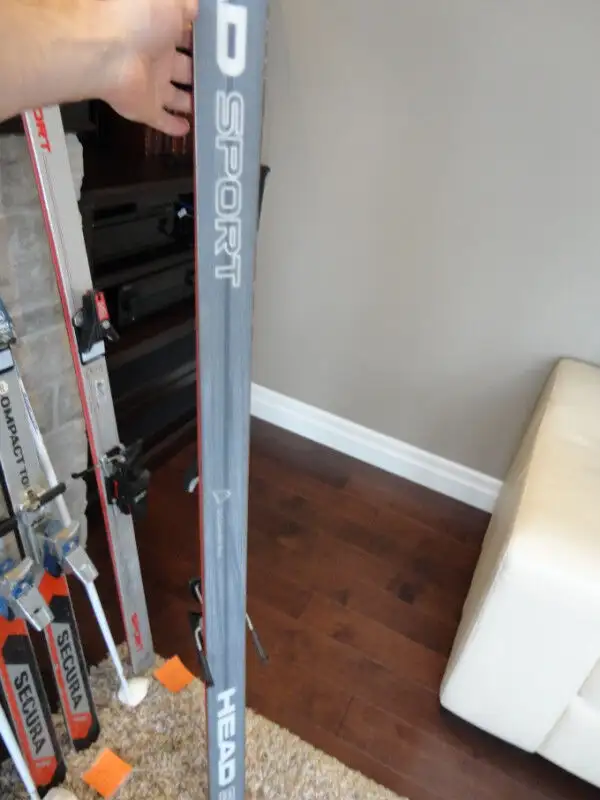 2 pairs of Downhill Skis Great for sleighs or wall hangers in Ski in Kitchener / Waterloo - Image 9