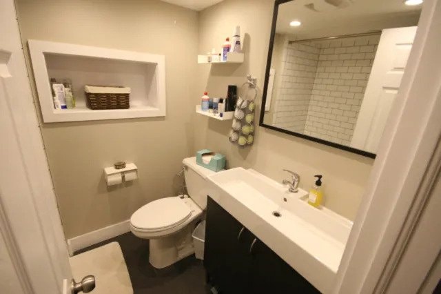 Fully furnished bachelor studio available for October move in 2