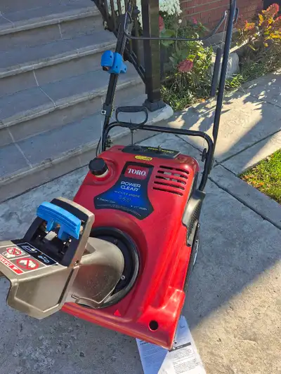 Toro 5.5hp snow blower 21" (electric start), View more