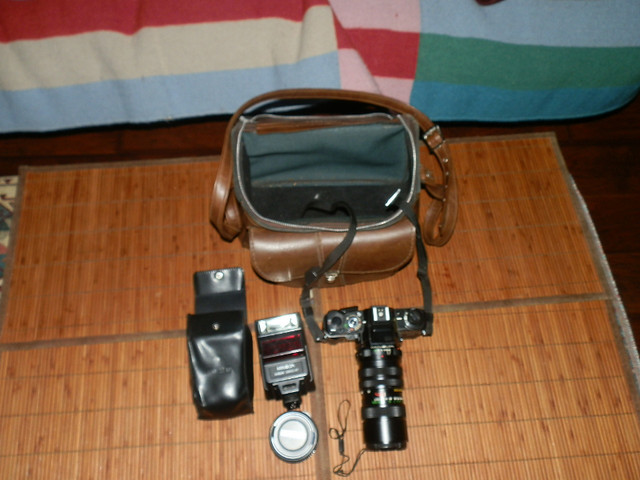 MINOLTA X-700 50mm Camera, Black, almost NEW! in Cameras & Camcorders in City of Halifax