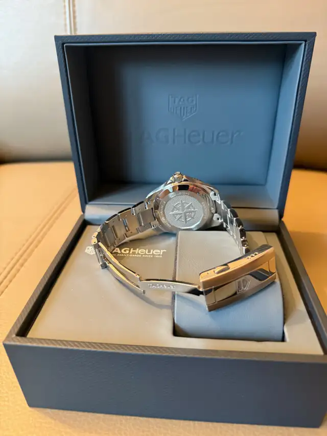 Tag Heuer Aquaracer Professional 200 Automatic 40mm Diver Watch in Jewellery & Watches in City of Montréal - Image 4