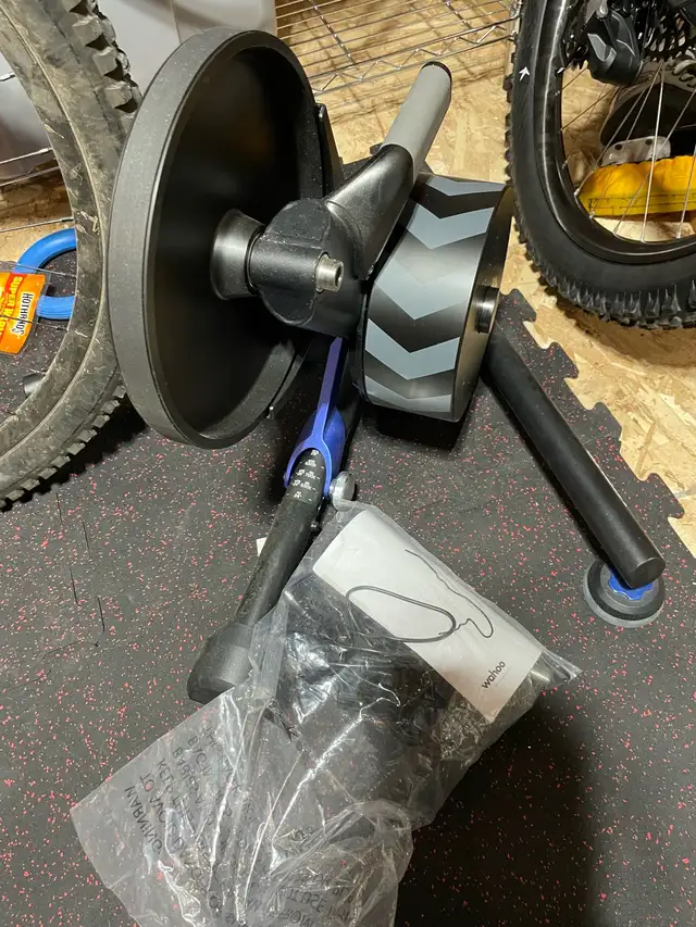 wahoo Kickr V5 - like new in Other in Guelph - Image 3