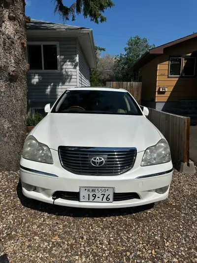 2004 Toyota Crown Majesta Right hand drive luxury sedan 4.3L V8 Very low km Features -sunroof -stock...