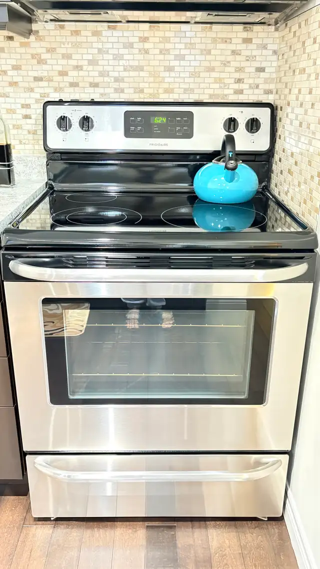 Sleek Frigidaire 30" Stainless Stove - Self-Clean & Glass Top in Stoves, Ovens & Ranges in Hamilton - Image 3
