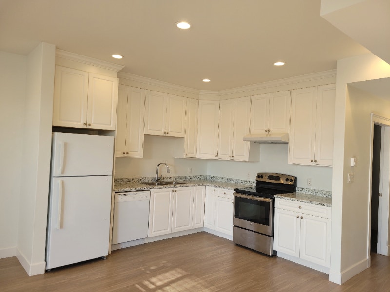 Two bedroom plus den , one bath In North Nanaimo Long Term Rentals
