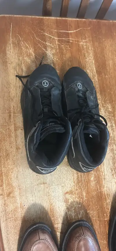 Men’s Sneaker size 13, View more