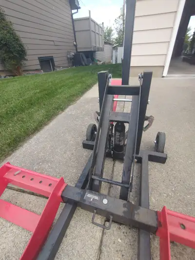 "The MotoMaster Lawnmower and ATV Jack with Hydraulic Pump is designed for effortless lifting and ma...