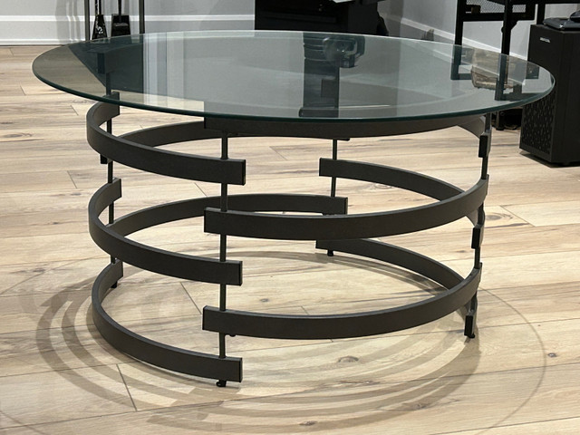 Glass coffee table set x3 in Coffee Tables in Ottawa - Image 2