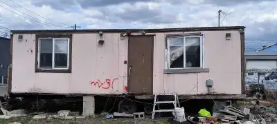 20 foot trailer for sale. As is, where is. Pick up at 76 Biggar Ave Hamilton. FREE. Not towable.