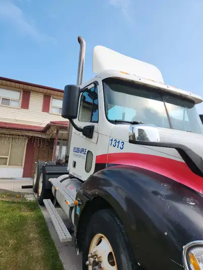 2005 freightliner columbia Day cab low kilometers DEF FREE motor Detroit 60 series 70%tire new clutc...