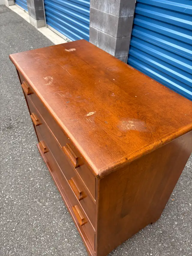 Three Drawer Dresser (Needs Couple Small Repairs) in Dressers & Wardrobes in Peterborough - Image 6