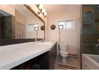 private large room near skytrain station for rent