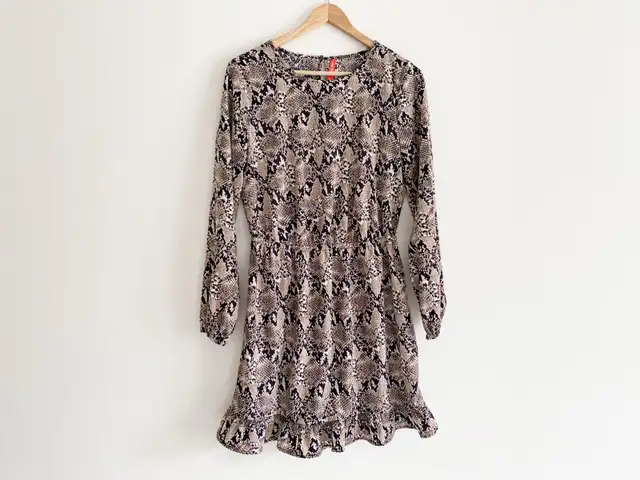 Long Sleeve Dress in Women's - Dresses & Skirts in Kitchener / Waterloo - Image 7