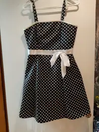 Jolie polka dot  dress with crinoline