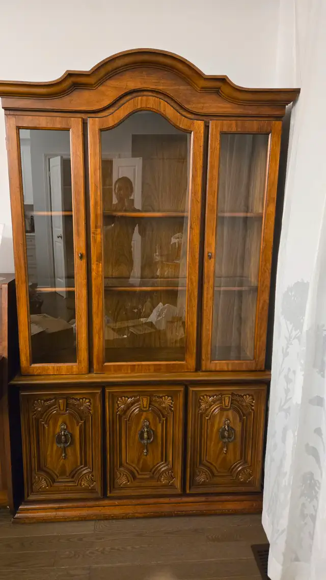 Wooden Buffet & Hutch in Hutches & Display Cabinets in Ottawa - Image 2