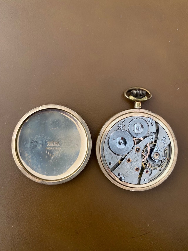 Pocket watch with power reserve. Bijoux et montres Ville de