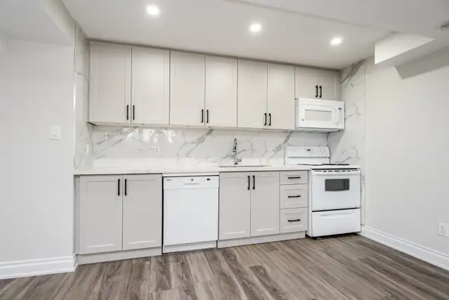 15 WESTCHESTER Place Unit #Lower, Kitchener in Long Term Rentals in Kitchener / Waterloo - Image 3