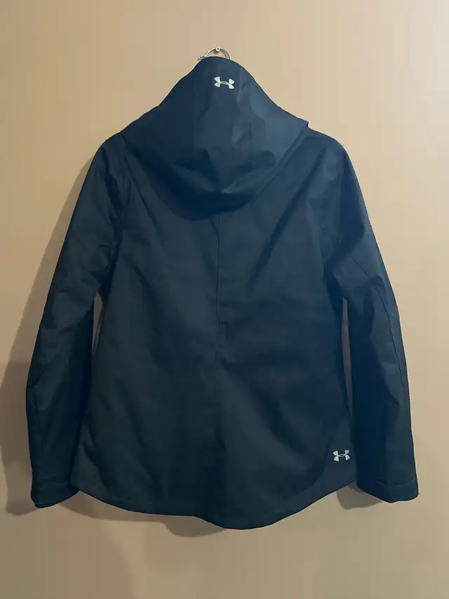 Women’s Medium Under Armour winter jacket in Women's - Tops & Outerwear in Sudbury - Image 4