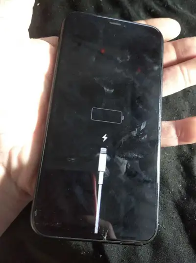 iPhone xr pour pièces ou réparation, View more