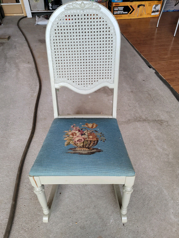 Antique rocking chair  in Chairs & Recliners in Markham / York Region