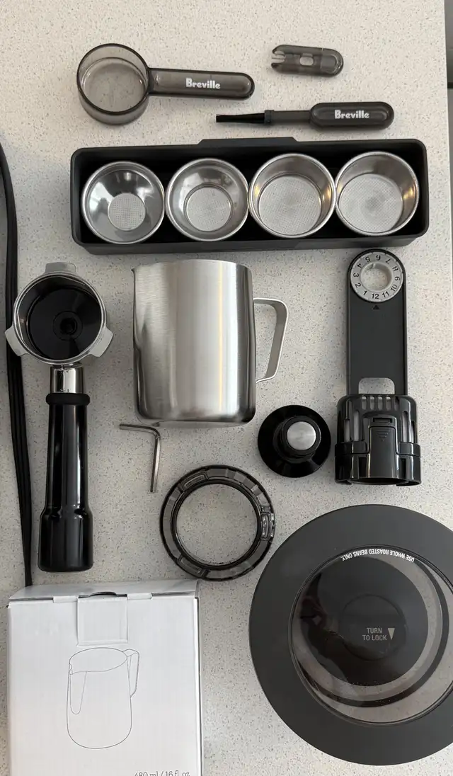 Breville Barista Express Espresso Machine in Coffee Makers in Oakville / Halton Region - Image 5