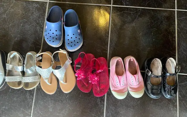 Different Girl Sandals and Shoes  (Size 8-9-10) in Kids & Youth in Markham / York Region - Image 4