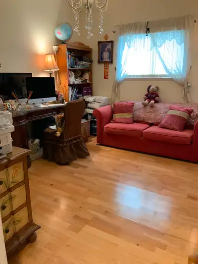 Located in a quiet Richmond neighborhood, a private bedroom with its own bathroom is now available f...