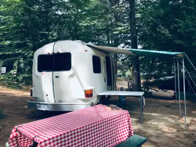 Je vends ma Roulotte UHaul CT-13 (comme une Boler). 13 pieds extérieur (10 pieds intérieur). 1985. 1...