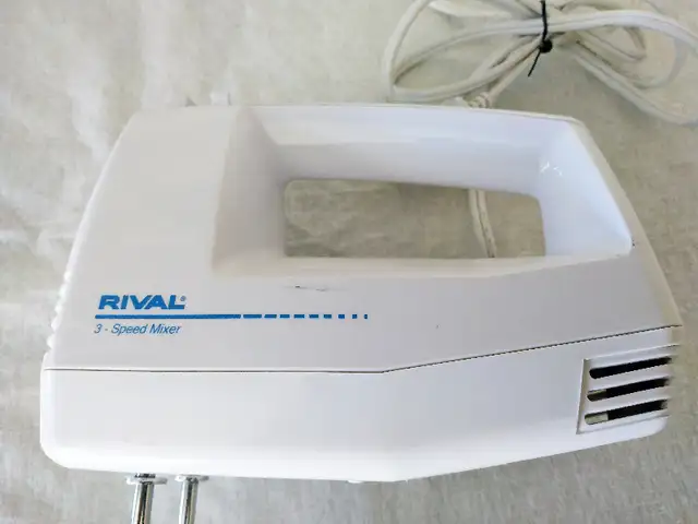 Vintage Rival 3-Speed Hand Mixer63351295898241121