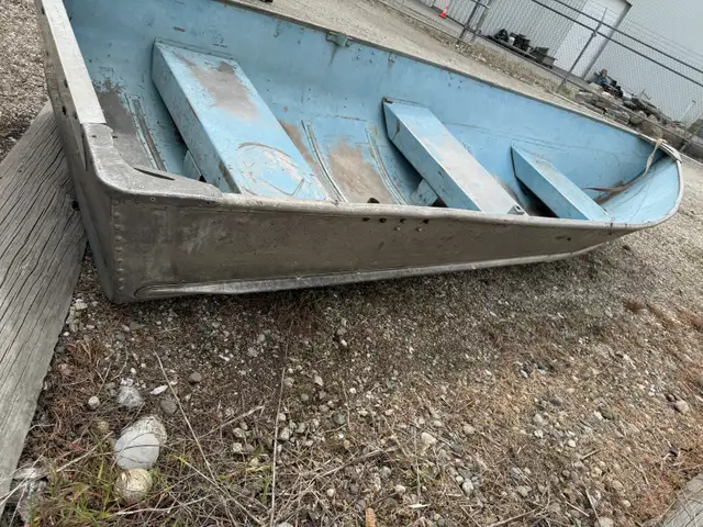 Aluminum boat for sale in Fishing, Camping & Outdoors in Penticton - Image 4