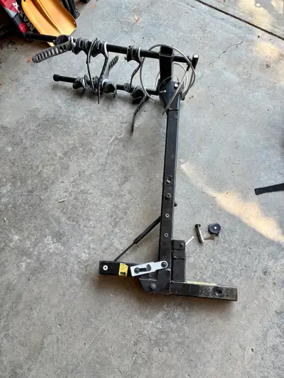 Holds up to 4 bikes. In good working order. Has a lock and key. Missing some of the rubber bike supp...