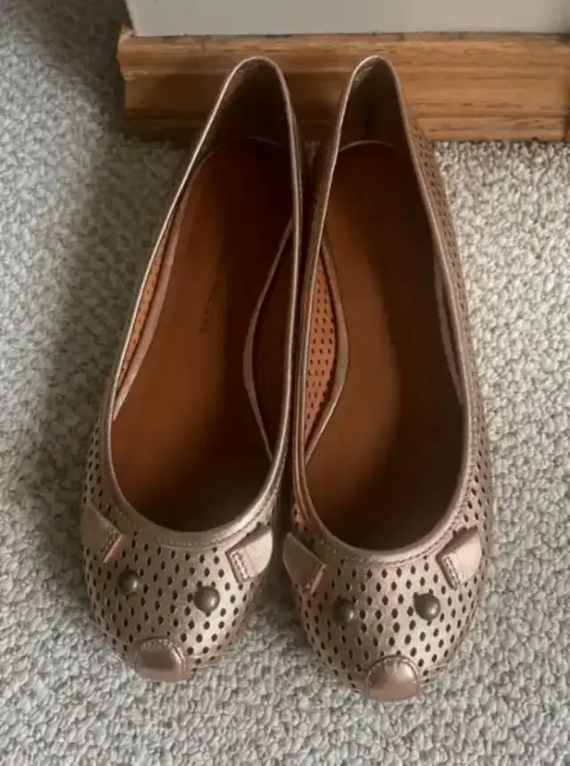 HIGH END DESIGNER SIZE : 36 ( NARROW FEET)  Marc Jacobs Mouse fl in Women's - Shoes in Calgary - Image 5