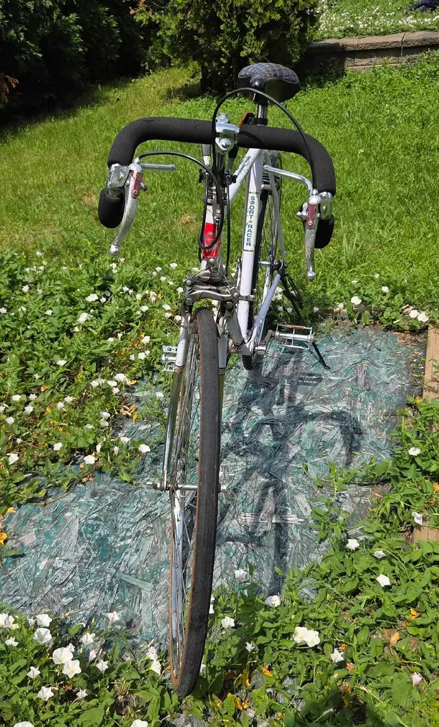 Velo de course blanc, 26", 12 vitesses in Road in Laval / North Shore - Image 6